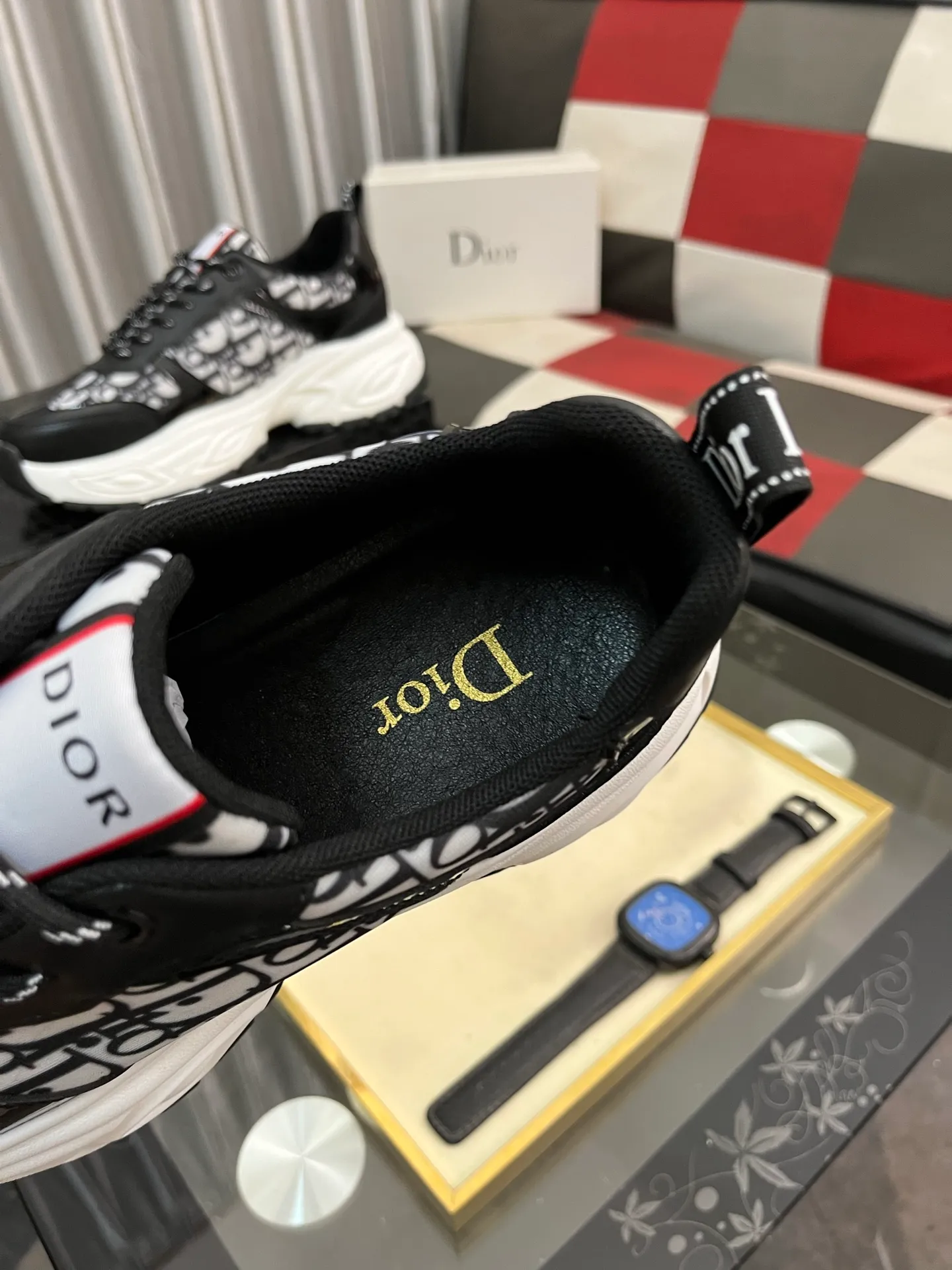 Men's men's shoes 💰458⌚️⌚️Dior's new 🆕low-cut casual sneakers, made of breathable mesh, with brand signature details on the shoe collar to enhance style. Fashionable and versatile, it can complement any look. With a sophisticated design that is both dynamic and modern, this new must-have shoe adds a new dimension to Dior's legacy, displaying modern elegance. Men's shoes 38-44 2️⃣ colors available